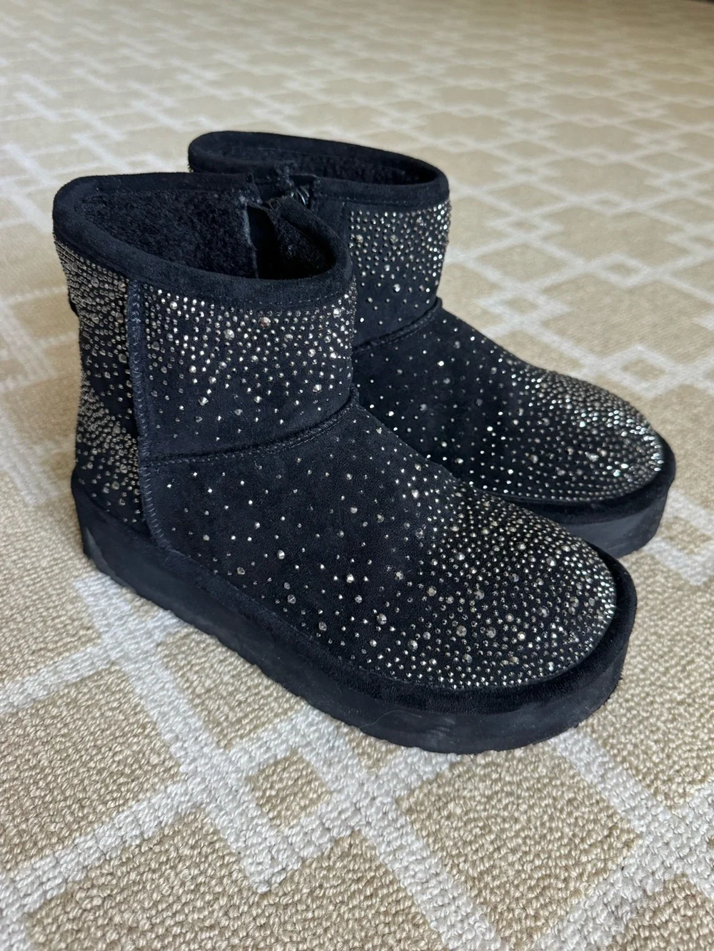 Madden Girl Ease-HR Rhinestone Platform Shearling Boots Black Size 4